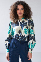 Afbeelding in Gallery-weergave laden, Becca - IVY BEAU - Blouse - Night Blue/Multi
