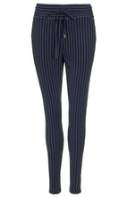 Afbeelding in Gallery-weergave laden, Danja - Mi Piace - Travelstof Broek - Blue Pinstripe
